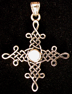 Pärlemorkors i brons. Keltiskt kors hänge.