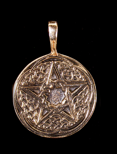 25 mm. Massivt  Pentagram hänge i brons.
