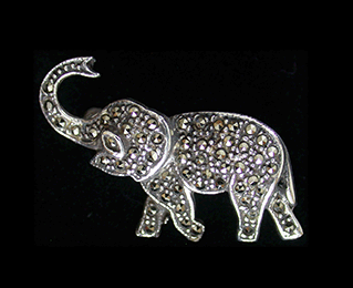 Elefant brosch i äkta silver  "one of a kind".