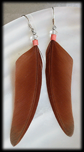 Unika fjäder örhängen med silver krok.