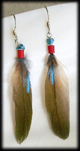 Äkta fjäderörhänge med silverkrok.