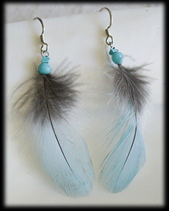 Äkta fjäderörhänge med silverkrok.