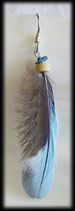 Äkta fjäderörhänge med silverkrok.