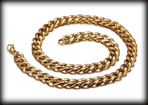 10 mm. Guldpläterat stålhalsband.