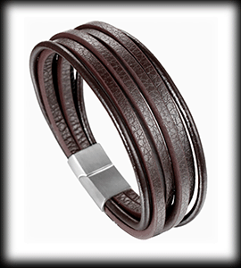 Sex delat läderarmband i brunt läder.