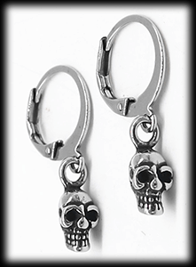 Traditionella dödskalle örhängen i stål. 