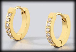 2 mm breda guldpläterade stålörhängen med bling.