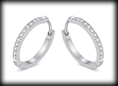 2 mm. Små söta stålörhängen med bling.