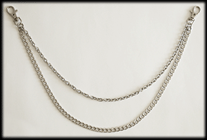 Nätt, dubbel plånbokskedja i rostfritt stål.