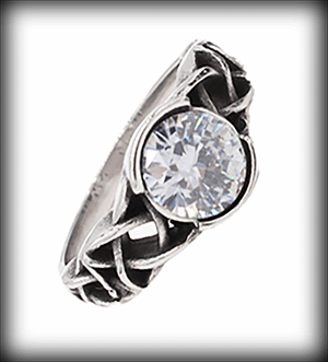 Keltisk klackring med med kristall i rostfritt stål.