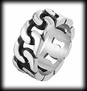 Bred pansarlänk ring i rostfritt stål.