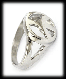 Pentagram ring i rostfritt stål.