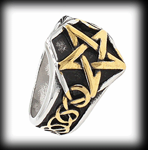 Kraftfull Pentagram ring i rostfritt stål.