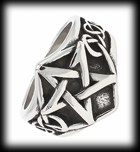Kraftfull Pentagram ring i rostfritt stål.