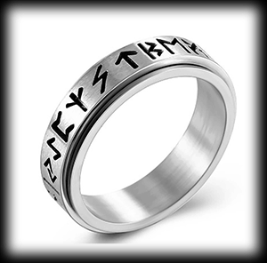 6 mm. Runalfabetet - spinner ring i blankt stål.