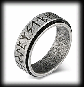 8 mm. Spinner ring i grått rostfritt stål med runraden.