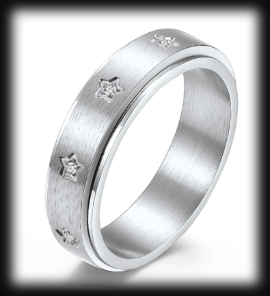 6 mm. Slät spinner ring med stjärnor.