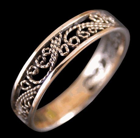 Snygg filigran ring i brons.