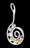 Spiral halsband med chakra stenar.