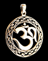 Hängsmycke i brons med Aum / Ohm i Äkta silver.