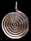 Forntida spiral halsband i brons.