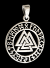 Valknut hänge i Äkta silver. Här kantad av futharken.