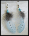 Äkta fjäderörhänge med silverkrok.