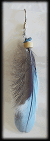 Äkta fjäderörhänge med silverkrok.