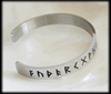 Runor Futharken armband i rostfritt stål.