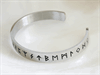 Runor Futharken armband i rostfritt stål.