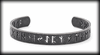 Runor Futharken armband i grått rostfritt stål.