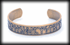 Futharken armband i grått guldpläterat rostfritt stål.