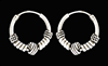 14 mm. Mönstrad öronring i Äkta silver.