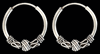 30 mm. Mönstrad öronring i Äkta silver.