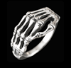 Barn/ vuxen ring med skeletthand i Äkta silver.
