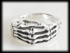Barn/ vuxen ring med skeletthand i Äkta silver.