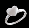 En traditionell hjärta ring i Äkta silver.