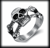 Scull and bone dödskalle ring i rostfritt stål.