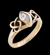 Keltisk ring med kristall.