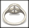Större Peace ring i rostfritt stål.