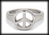 Liten Peace ring i rostfritt stål.