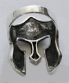 Krigshjälm vikingatid- En silverring med en vikingahjälm.