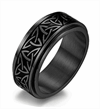 7.8 mm. Svart spinner ring med keltiskt mönster.