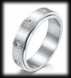 6 mm. Slät spinner ring med stjärnor.