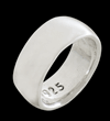 8.6 mm. Slät välvd ring.