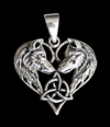 Hjärta halsband med vargar i Äkta silver.